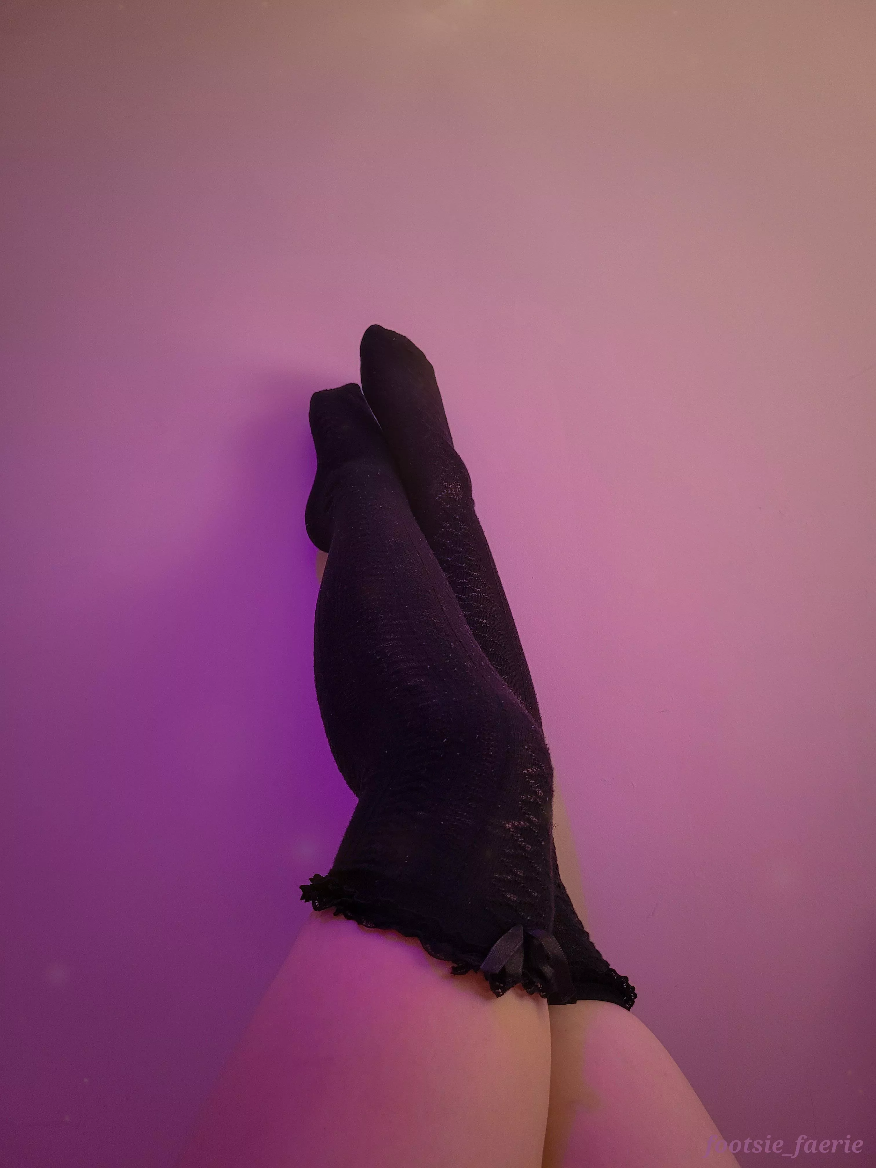 Do you like my thigh highs? The bows are so cute 😌