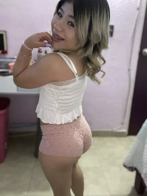 does my booty pass the test? (I’m 4 feet with great perks 😉🙊)