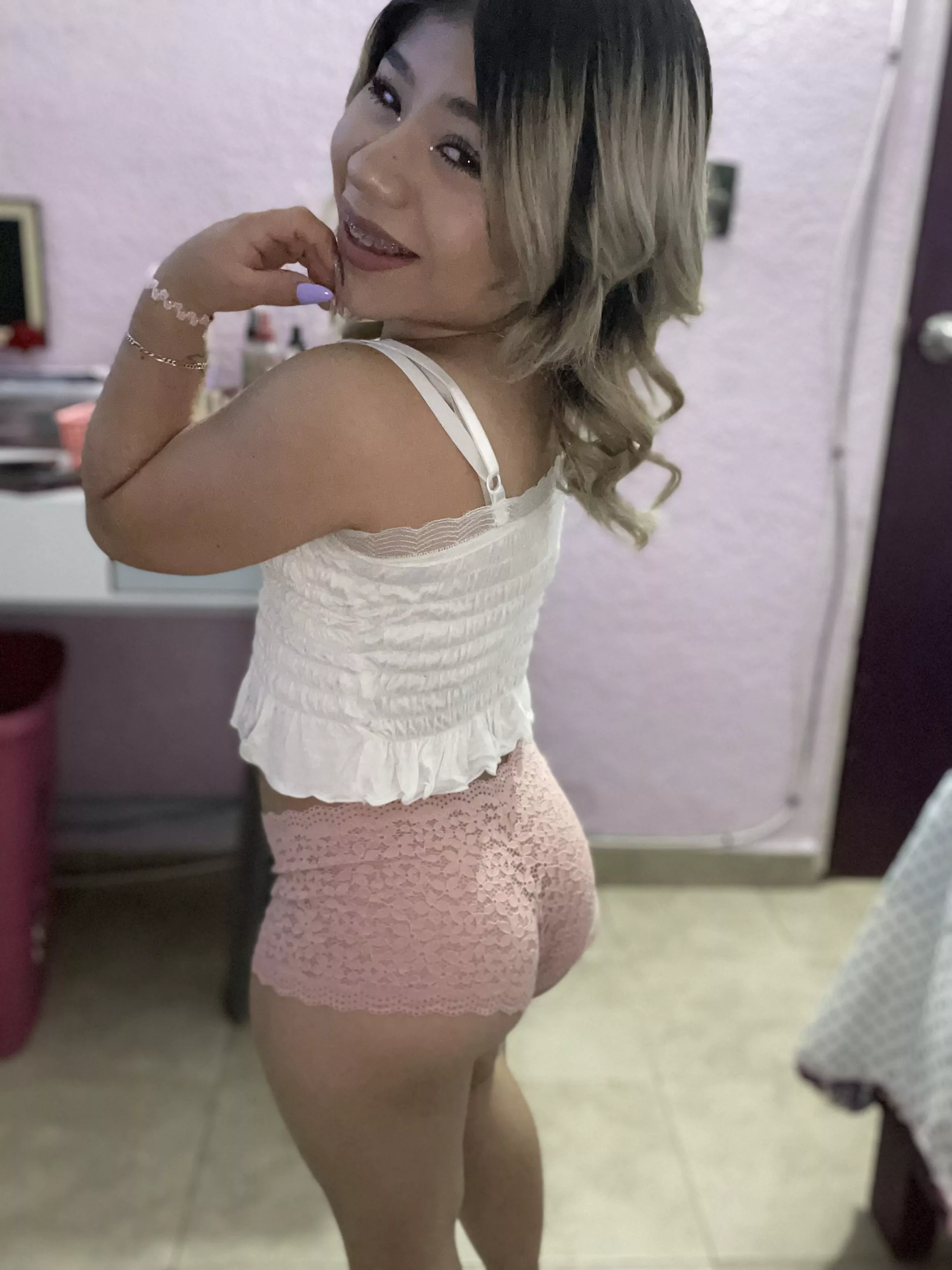 does my booty pass the test? (I’m 4 feet with great perks 😉🙊)