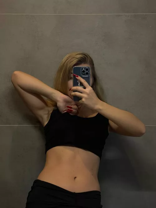 I love my fit tummy [IMG]