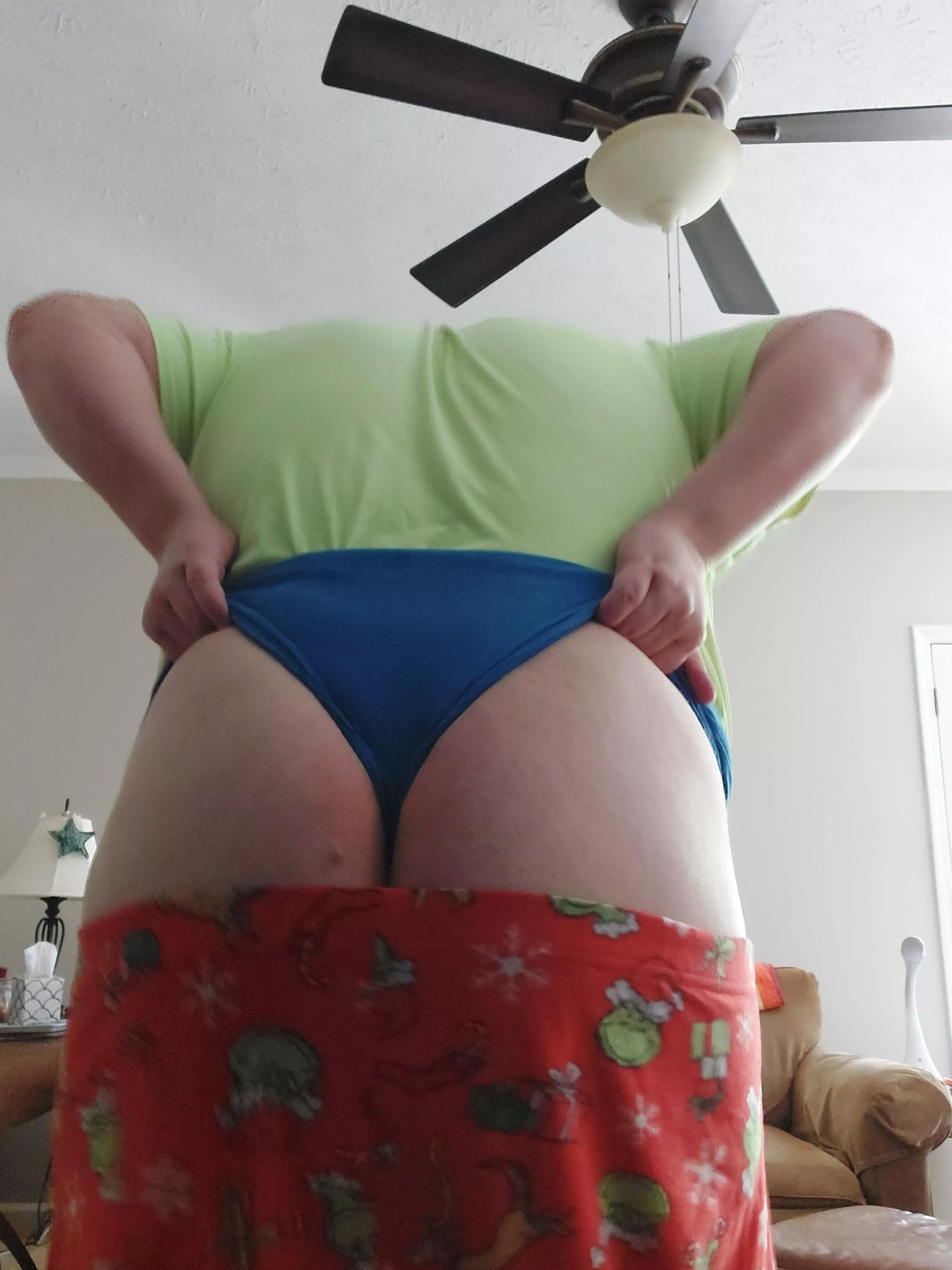 I'm a pathetic nerd that needs to be bullied!!!!