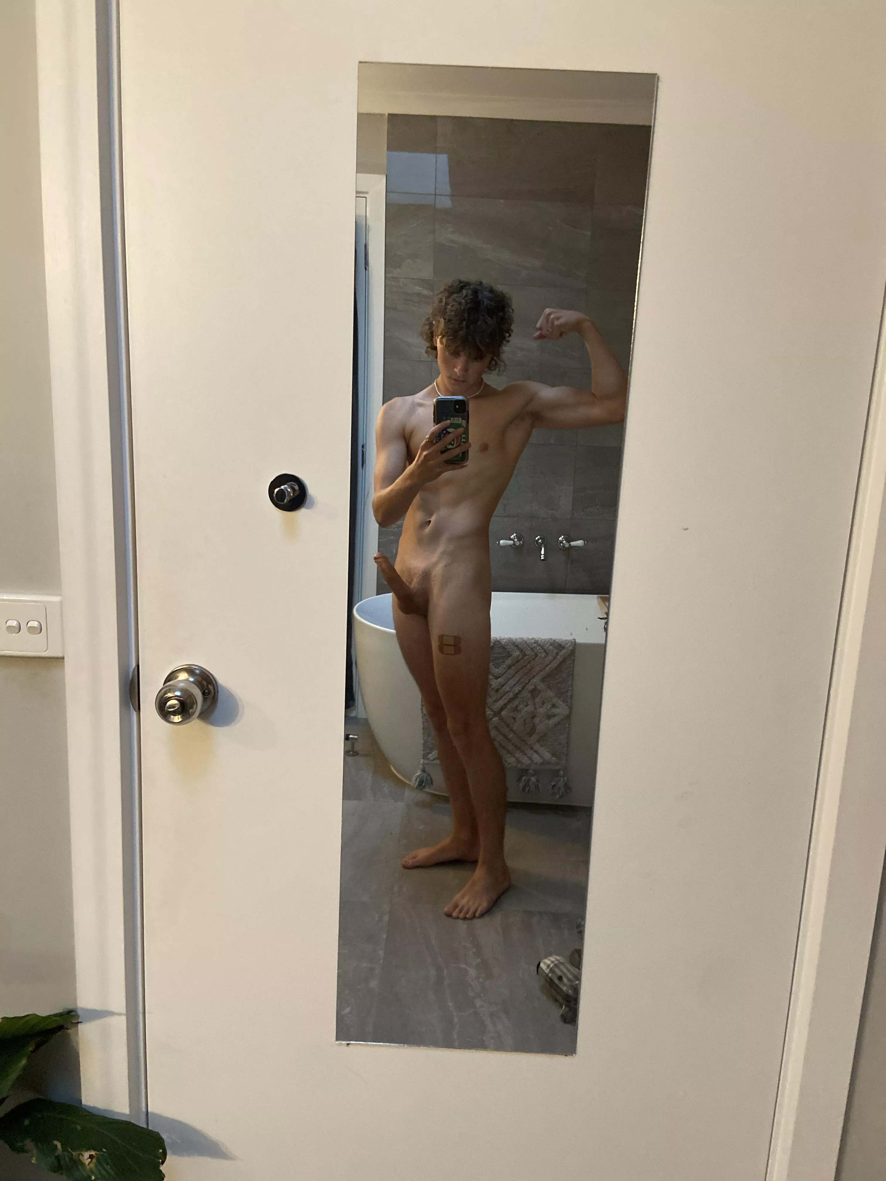 I’m horny, dm me 😈