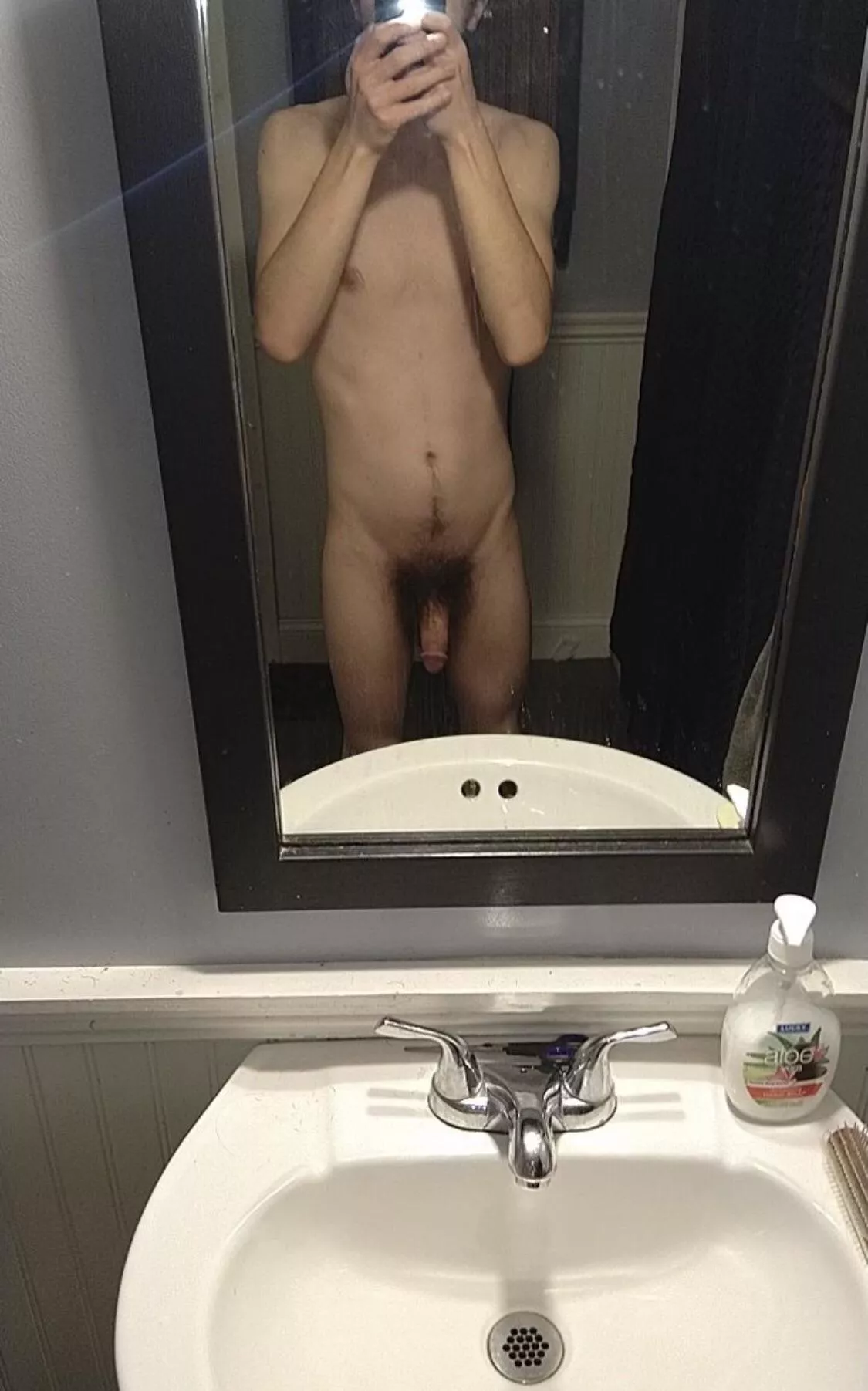 Just a hung twink 😝 DMs open
