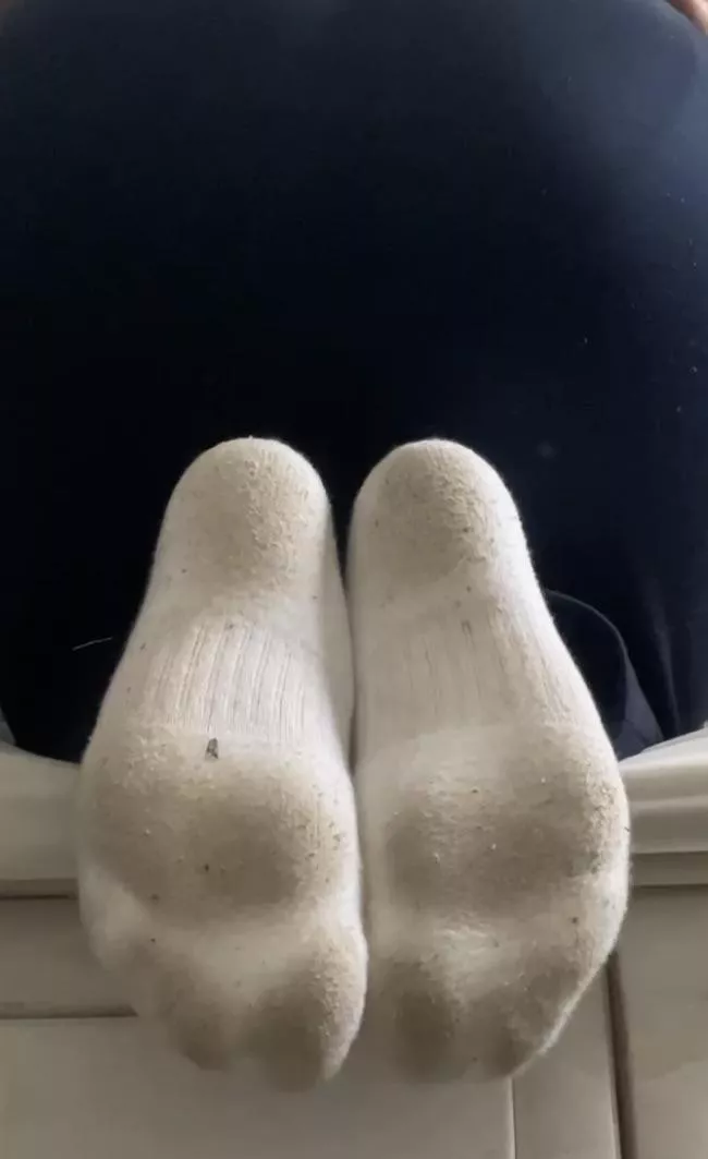 [M] My dirty socks need some love, any volunteers? 😏