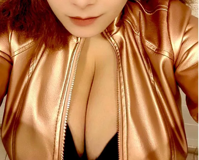 No matter how I cover them, you can still tell they’re huge. 😉😊