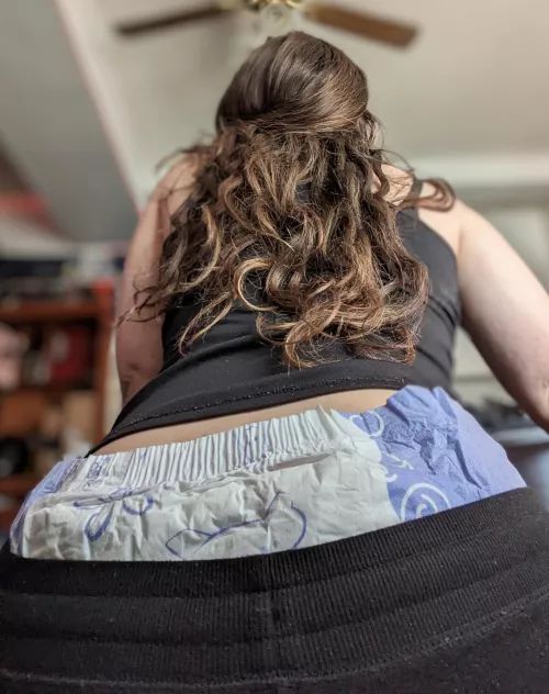 POV: I accidentally expose my diaper as I talk to my friends