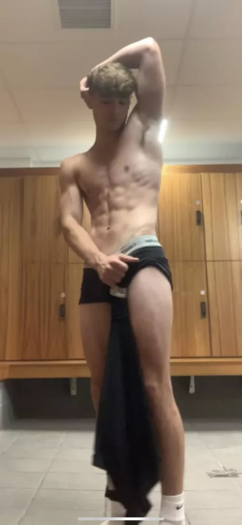 The weather makes me want to remove my underwear 🥵