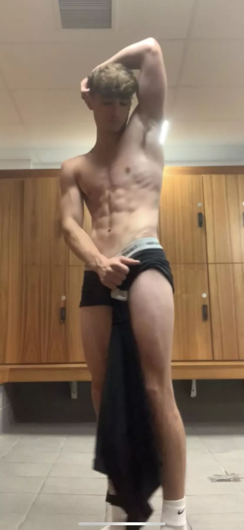 The weather makes me want to remove my underwear 🥵