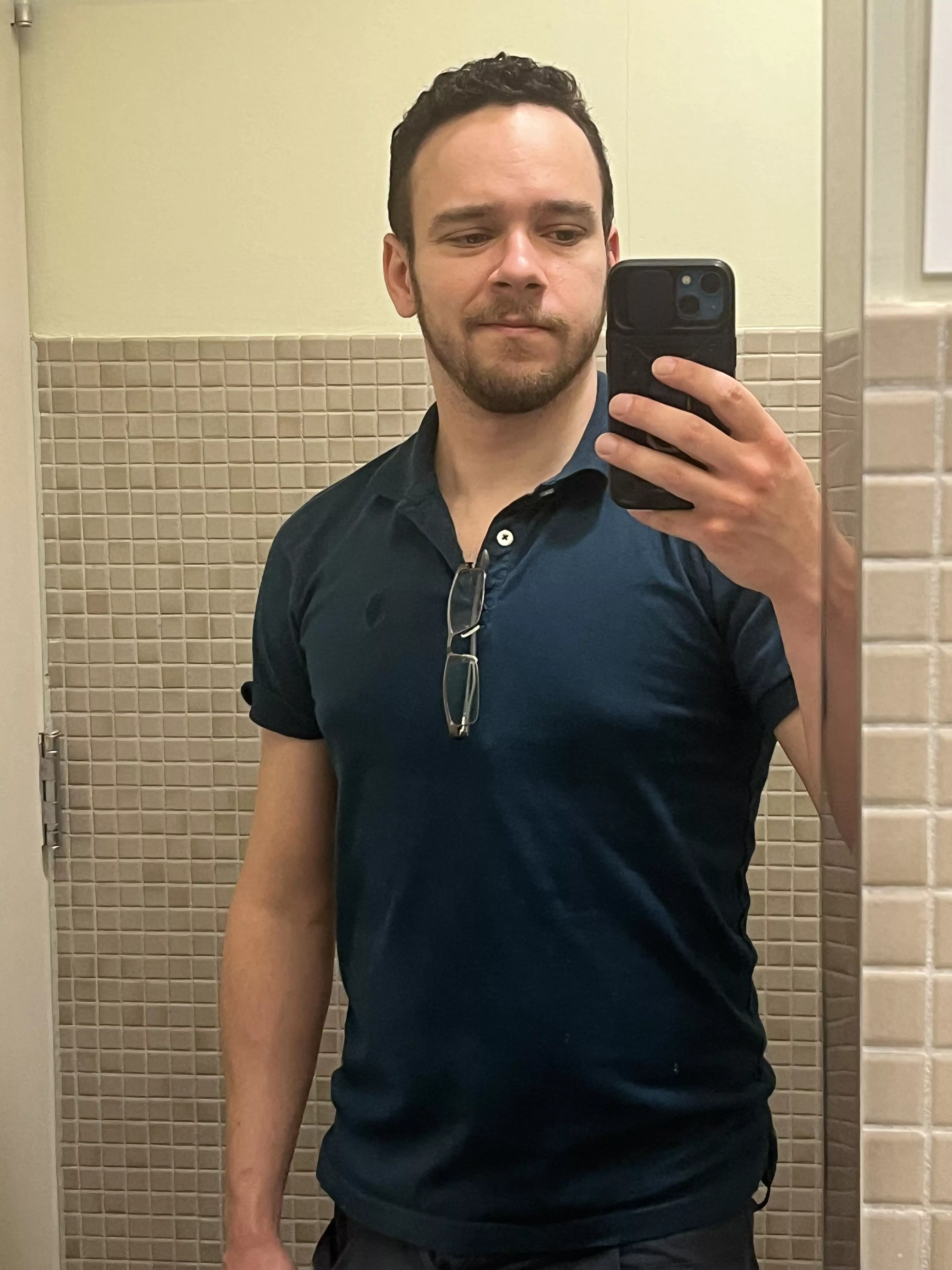 Thought I looked decent in this lighting so I took a pic. What do you guys think of this colour on me? Thought I looked decent in this lighting so I took a pic. What do you guys think of this colour on me?