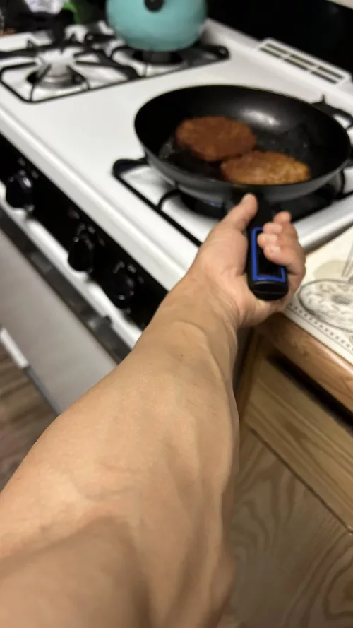 who wants a burger? 🍔💚