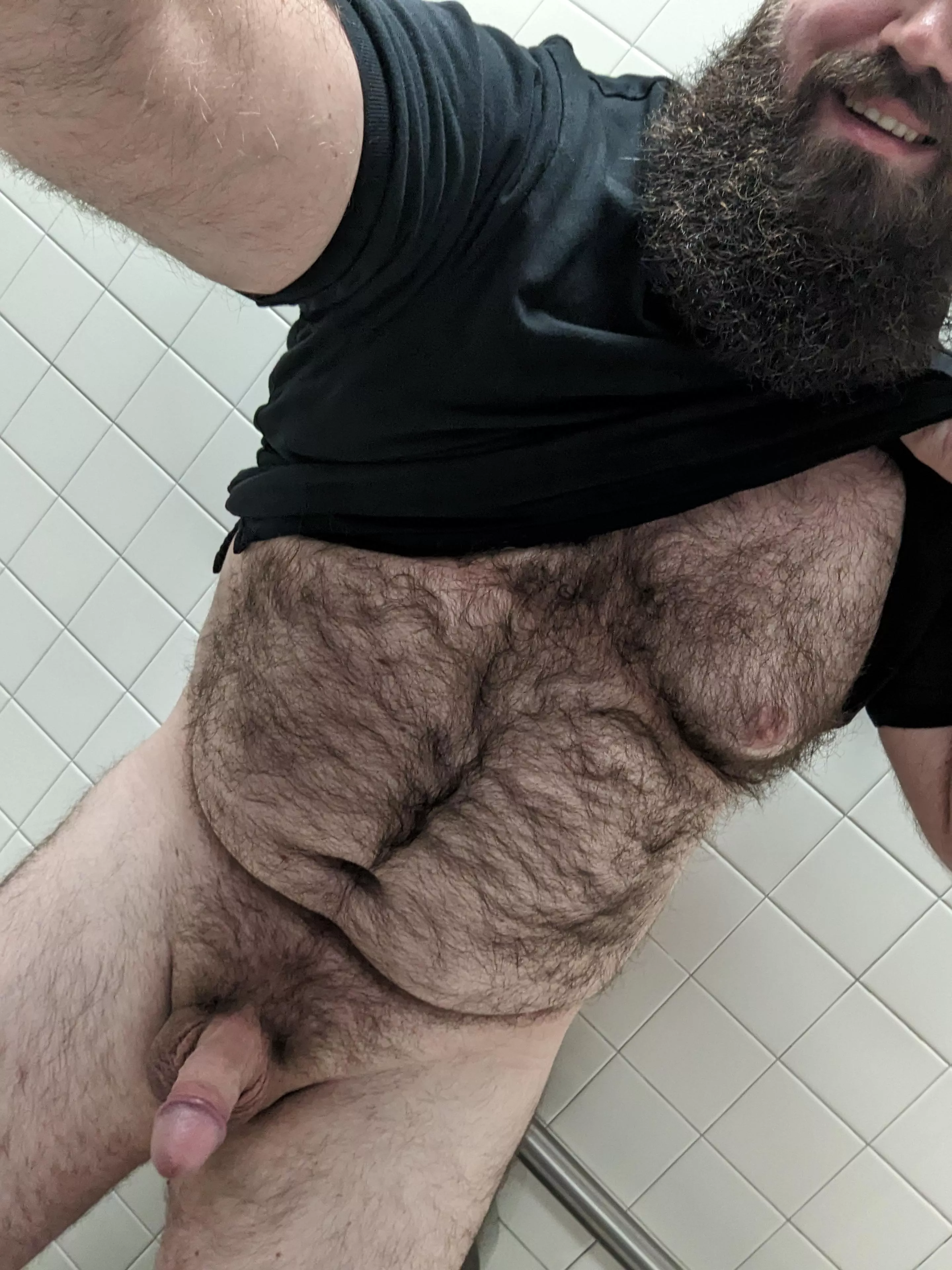 Work is way too busy.... So I'm hiding in the bathroom. 😏😈