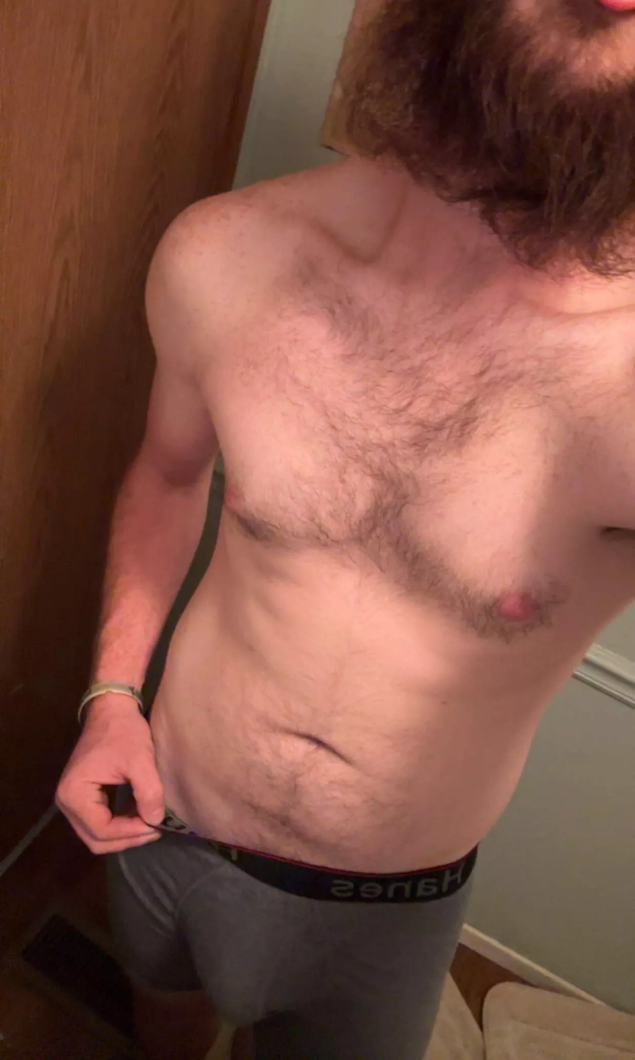 You wanna feel what’s under this bulge?😈