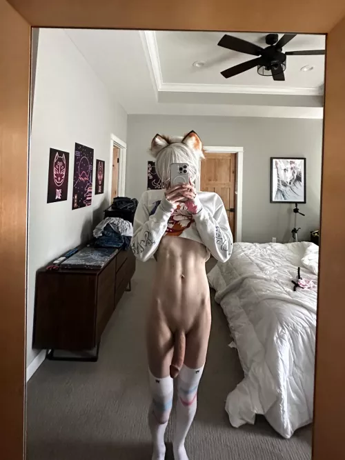 Any love for athletic hung femboys here~? 🥰