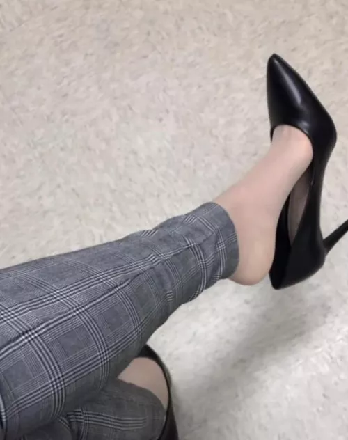 Does anyone like pantyhose under dress pants?