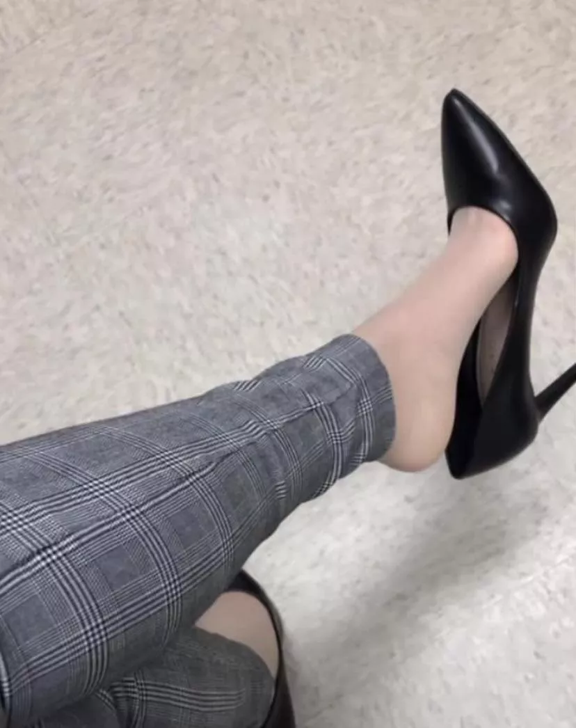 Does anyone like pantyhose under dress pants?