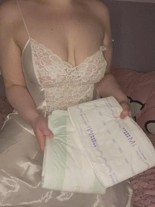 Does Mama’s baby want a green or purple diaper? hm? good choice !!