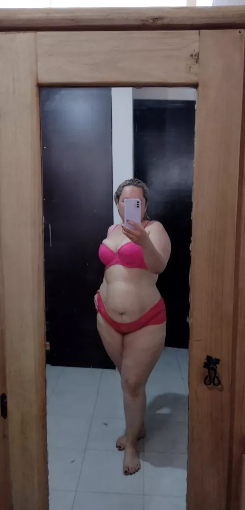 I don't know what to wear today. Suggestions are accepted 🤗