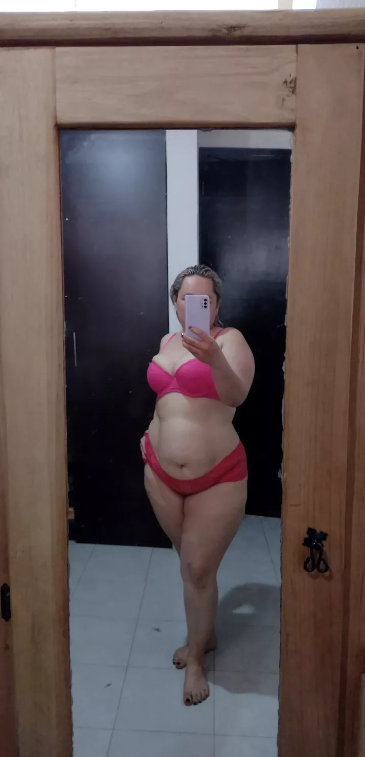 I don't know what to wear today. Suggestions are accepted 🤗