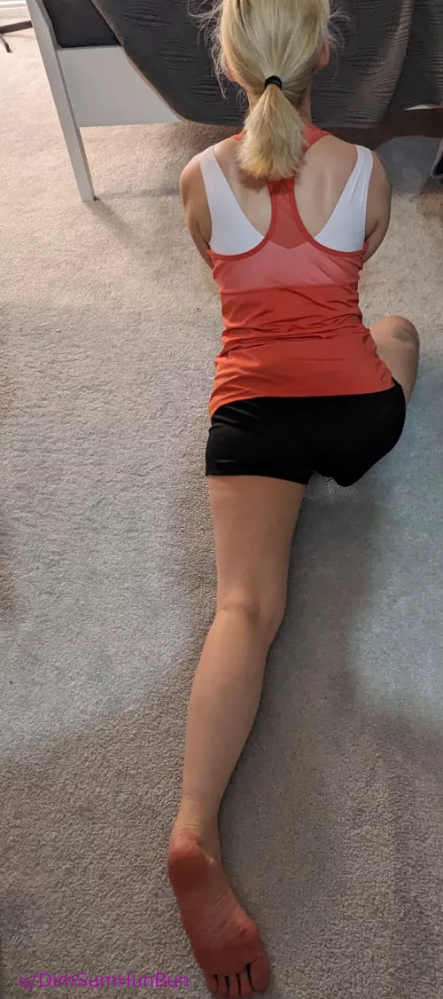 I know this is very mild but i really need someone to help me stretch after my runs ❤️