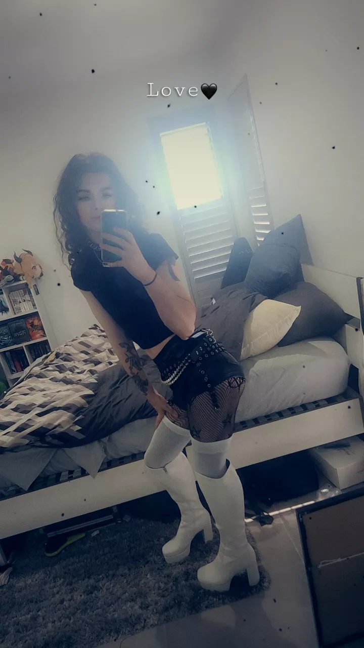 I think this fit needs more belts