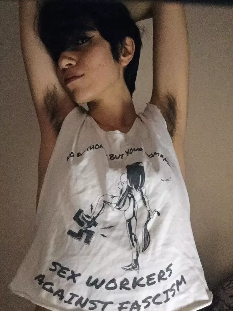 I want to suffocate someone under my armpit