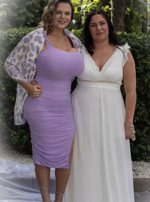 Outdoing her sister at her own wedding