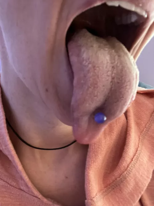 Pointed tongue for you 😘