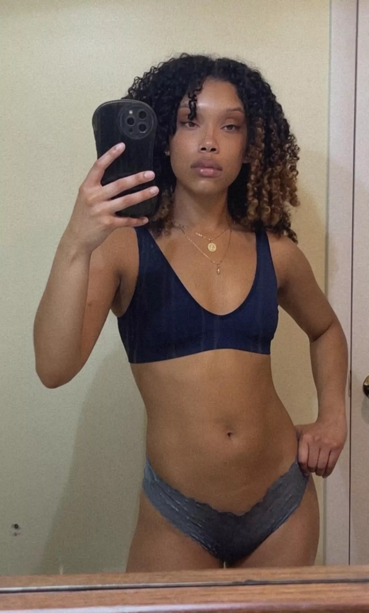 [selling] horny tonight, who wanna play 👅