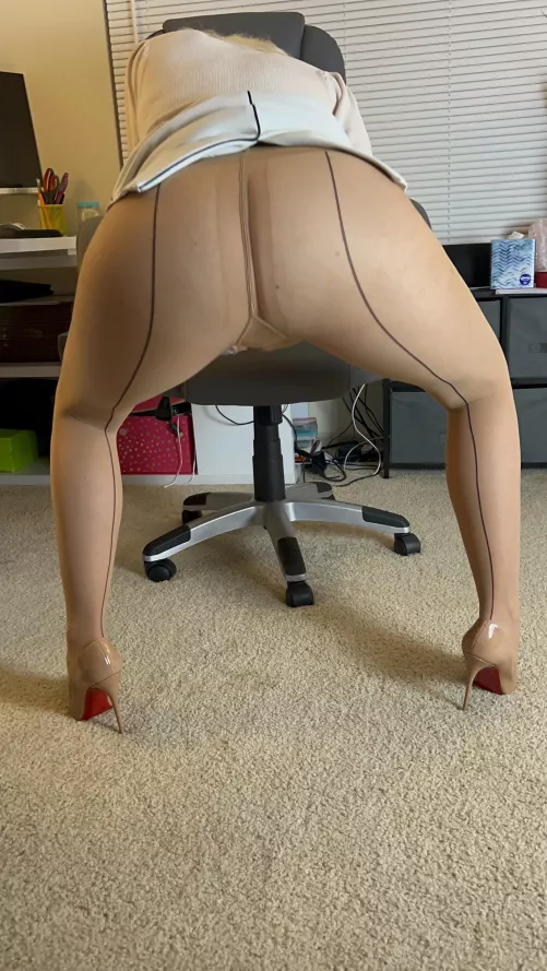 Tell me what you want to do with me….. in my pantyhose