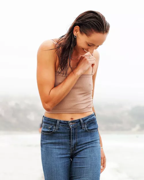tight shirt, cloudy day