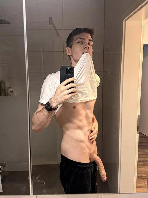 was feeling myself after my workout today. what do u think?