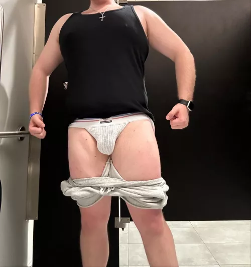 Workouts are always better in a jock 💪🏻 think any of my college bros know I’m wearing one in the gym?