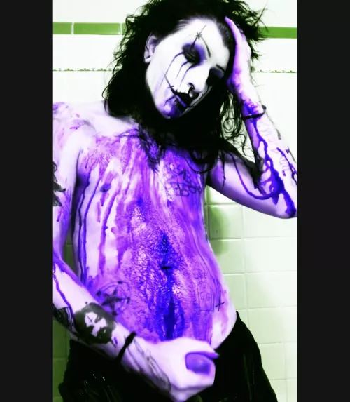 Anyone here into goth guys? 🥰