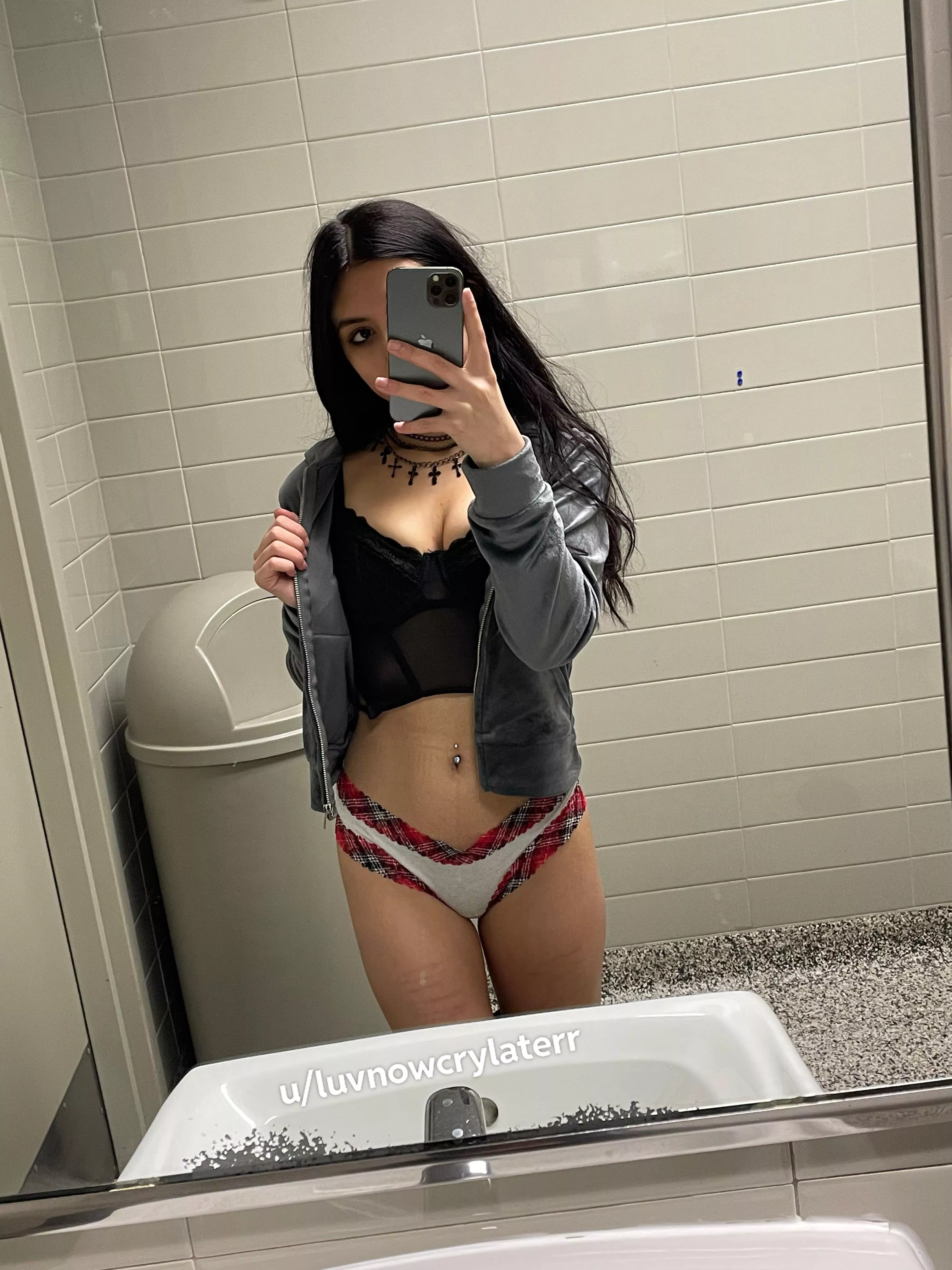 Arrows up for free nudes 😘💕