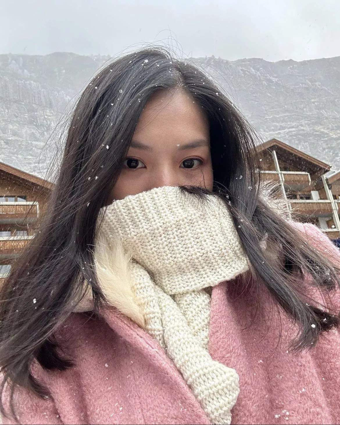 Beautiful eyes on this Filipina