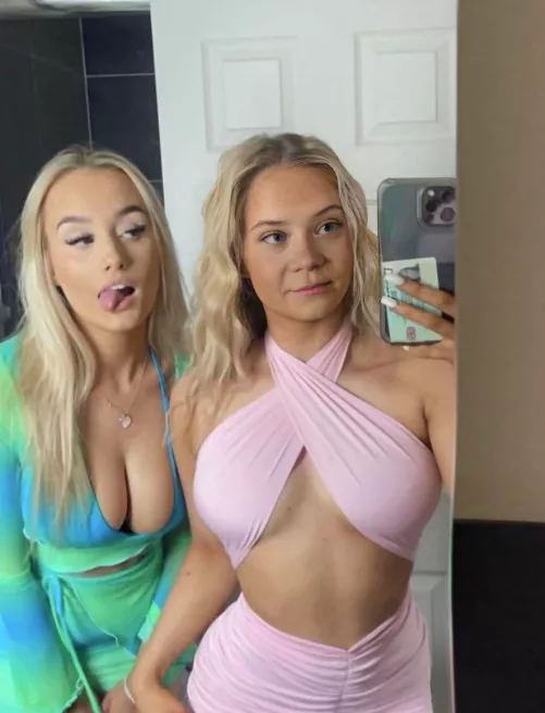 Blue & Green 💚💙 or Pink 🩷