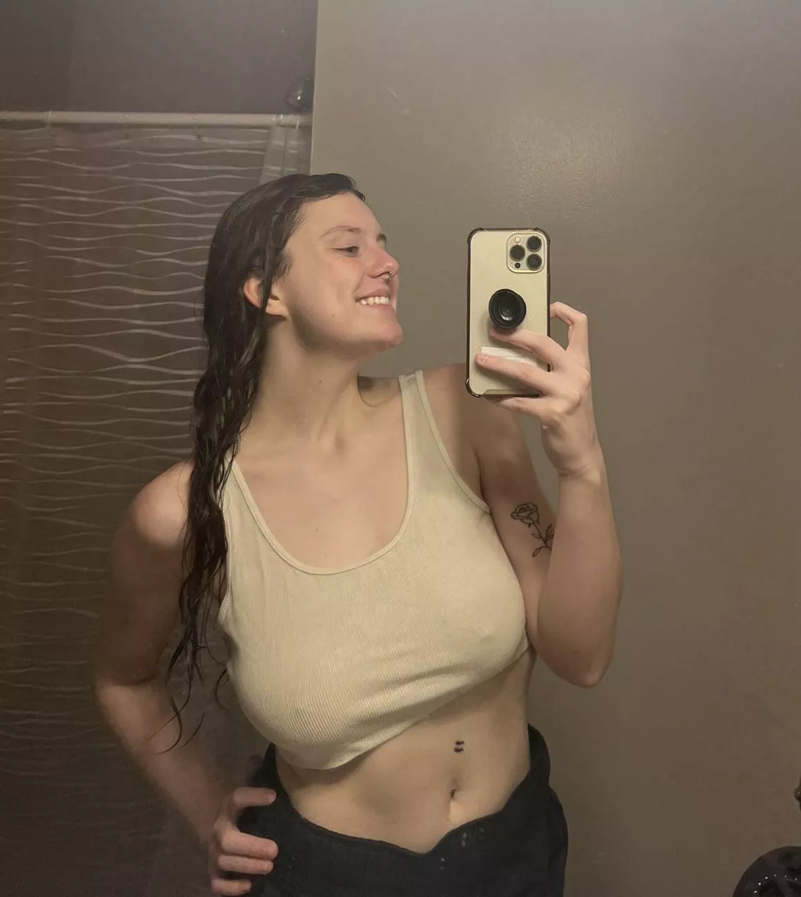 Do you like my top? 🙈