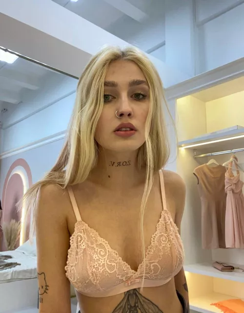 Do you want to know what I have under my bra??😈😏