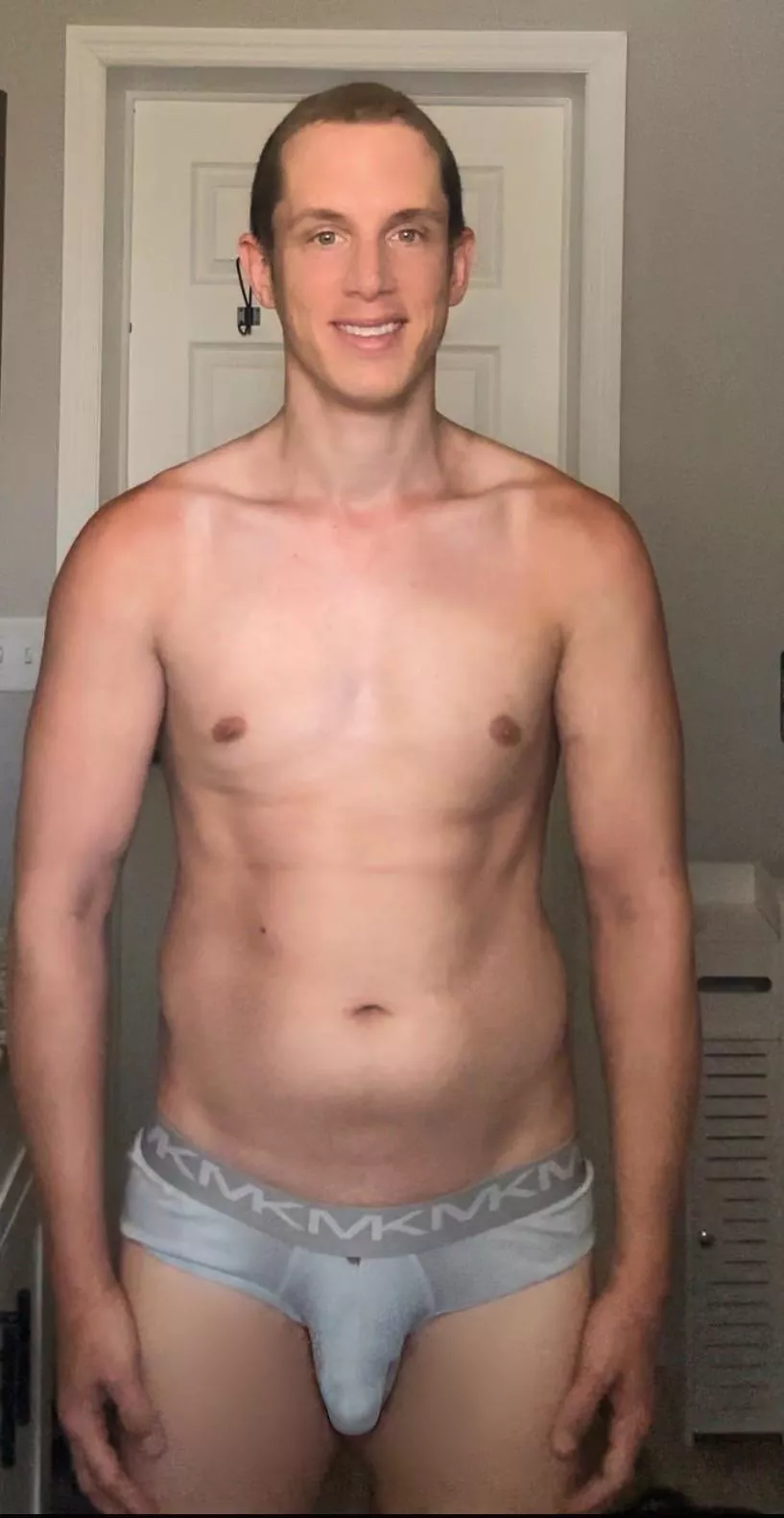 Flaunting it for the boys 💅