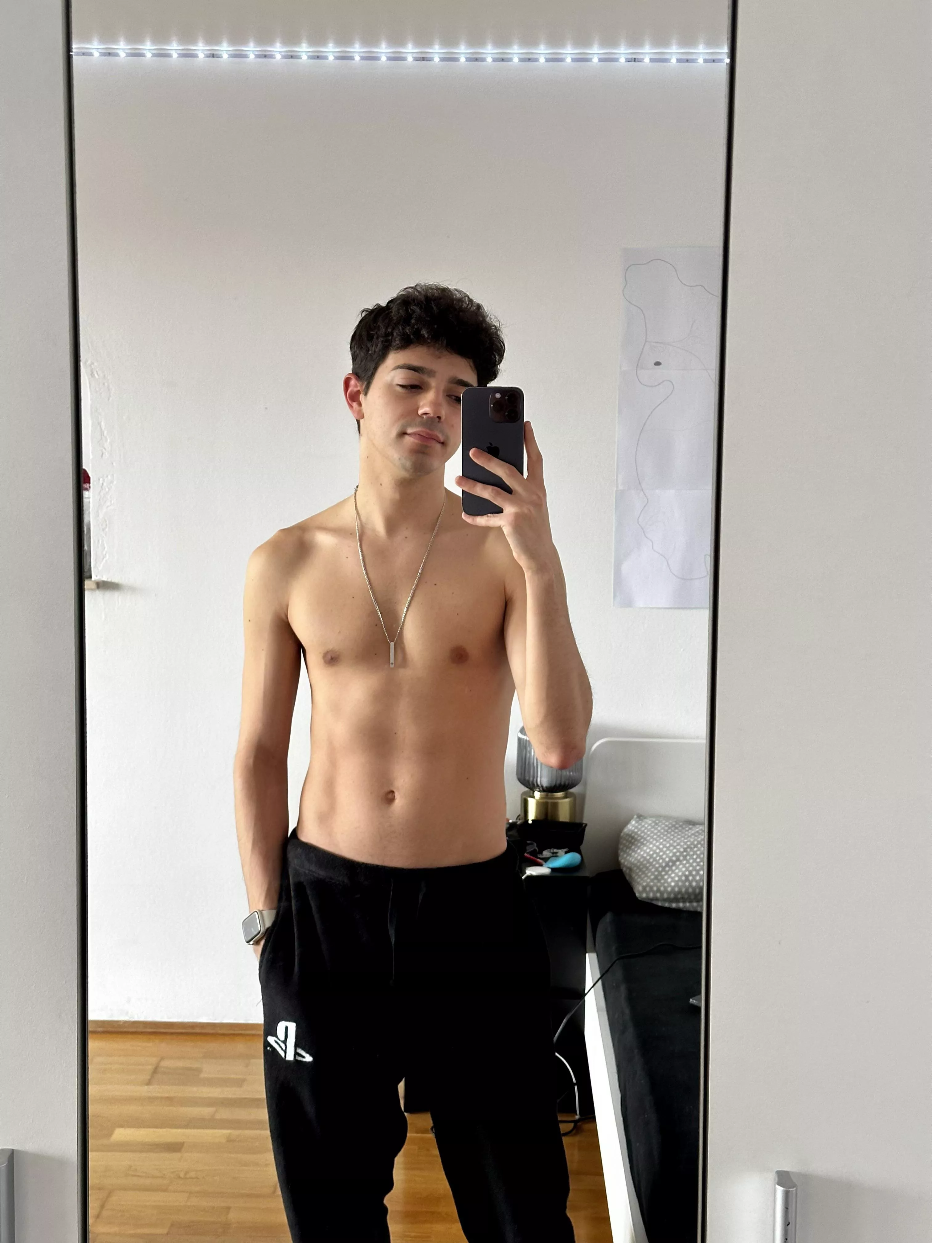 I bought Playstation pijama pants 😁 Anyone wants to play anything? (Ps5 🫶)