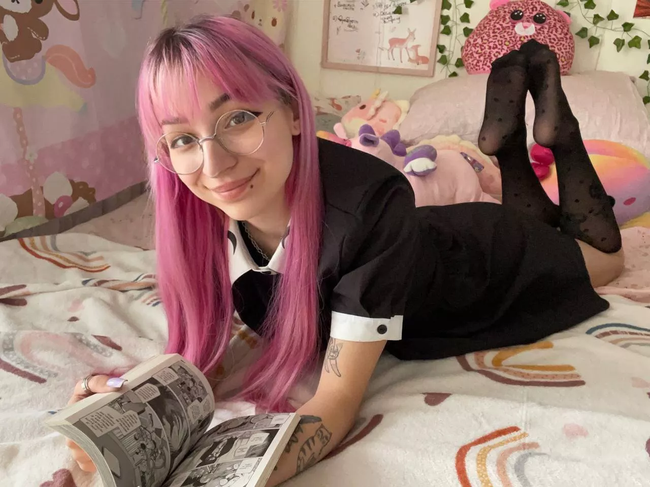 I found my happiness in manga, pink hair and naughty thoughts sometimes