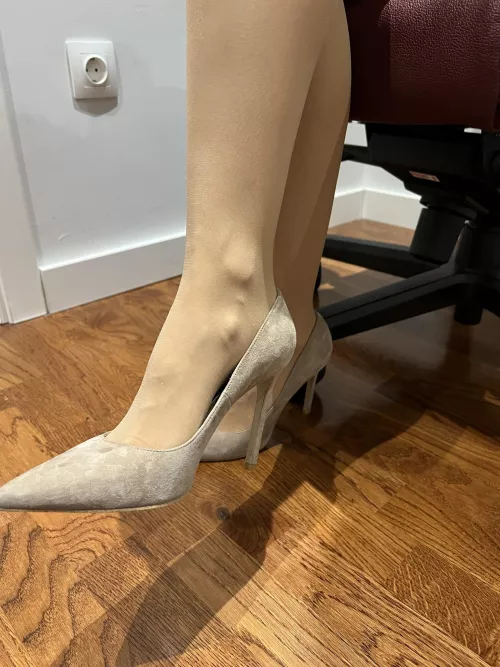 If you would be my manager. What would you do with my legs in 👠