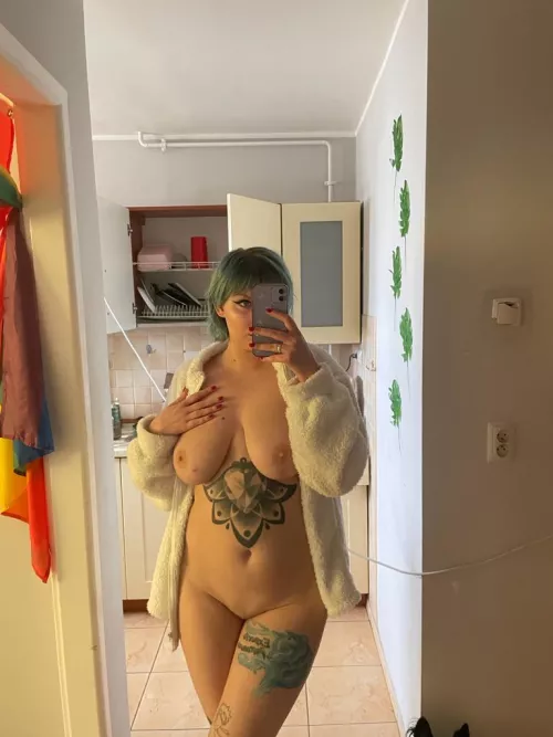 Last pics in this shitty apartment cause I finally moved