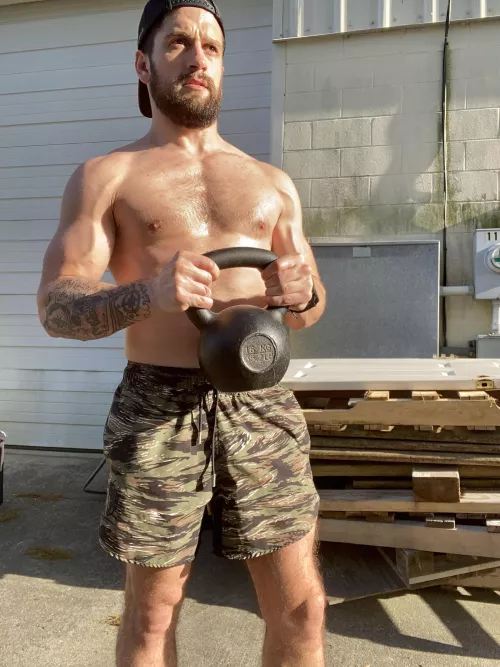 [M] need to show the kettlebell who’s boss
