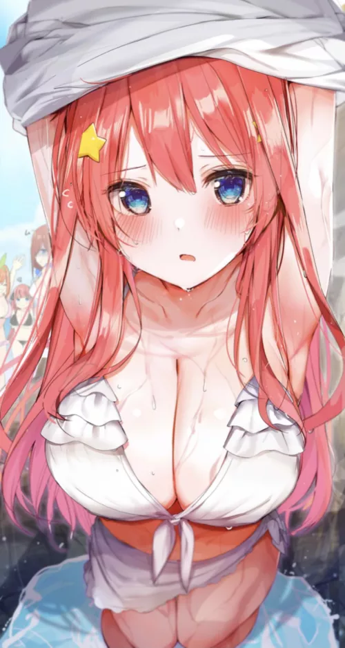 Nakano Itsuki Show Off her Bosomy Tits in the Beach [Go-toubun no Hanayome] (Rouka)