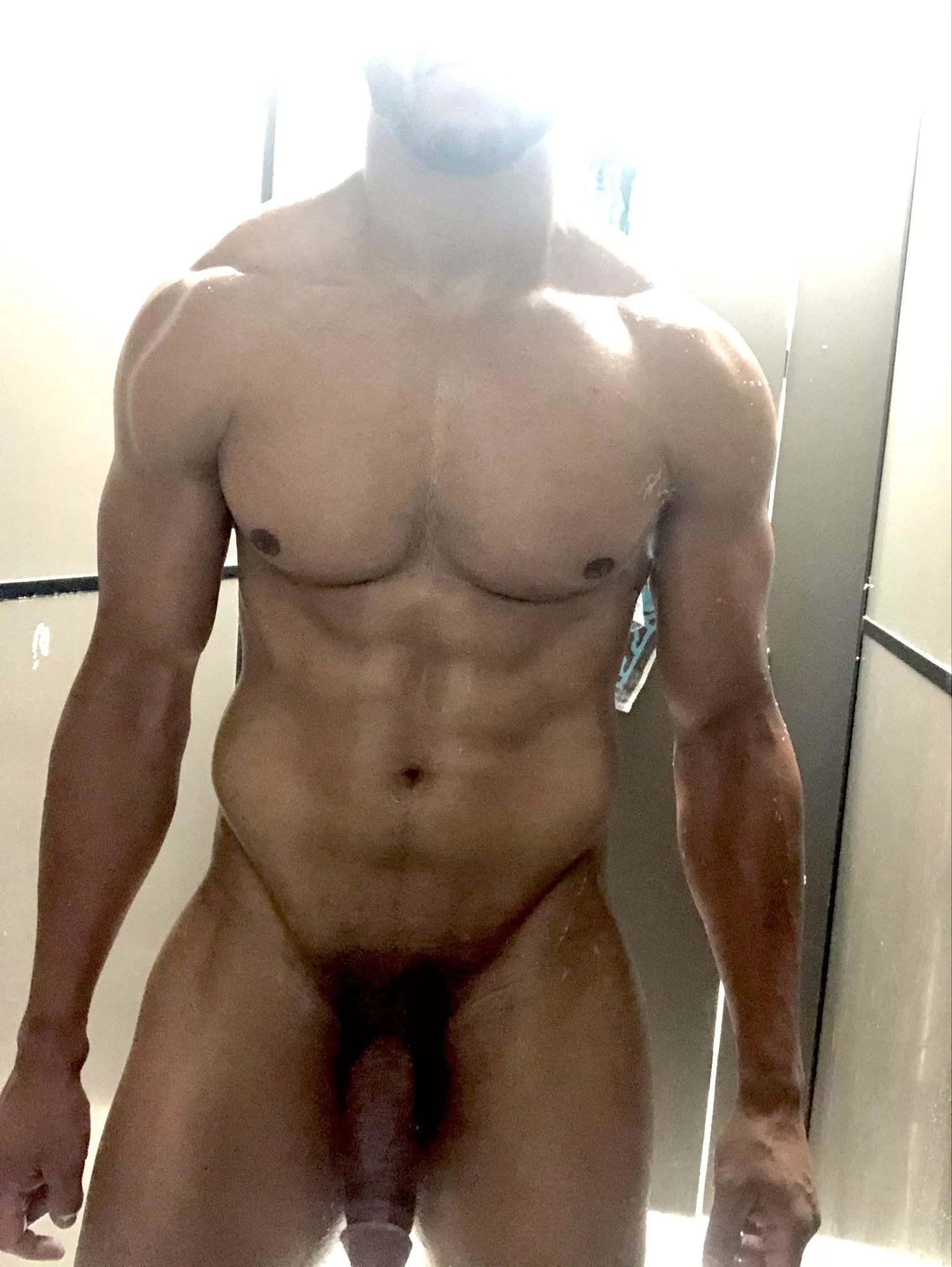 Shameless gym shower selfie 🤳🏼
