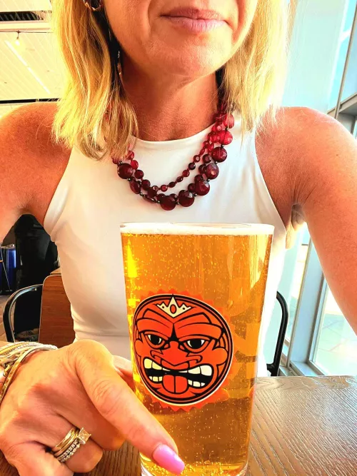 Sitting at airport bar flirting with married guy going to same city as I am... think I'm going to see him at the hotel