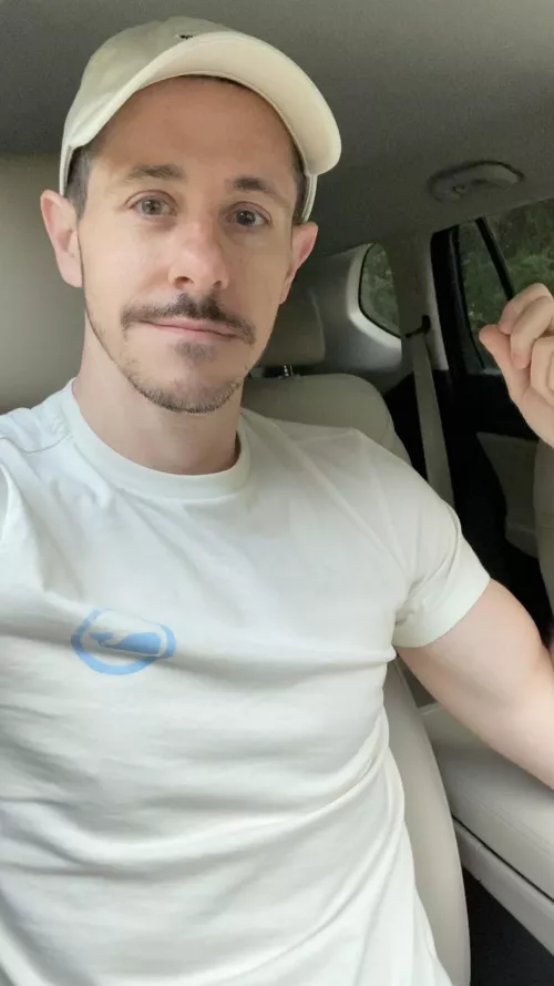 Thought I looked halfway decent in this selfie. Hope you all had a great Tuesday!