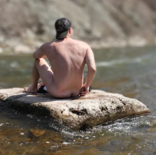 Toastin' up my buns while catchin' some rays...