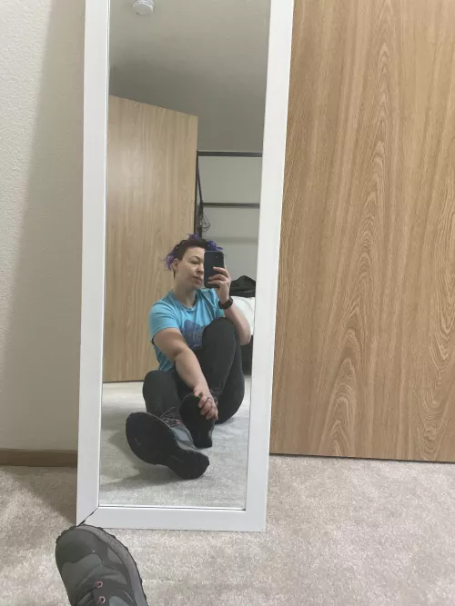 You want to help me take off these boots?🥾 👣